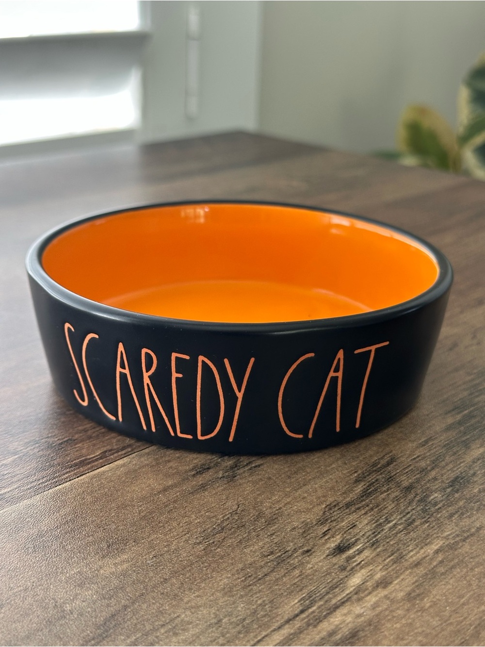 🎃 NWT Rae Dunn “SCAREDY CAT” Halloween Ceramic Pet Bowl 🐈⬛